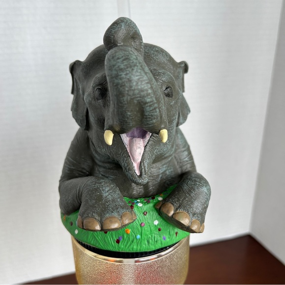 Vintage African Lion Safari Elephant Top Drinkworks Souvenir Cup 2000 - Picture 5 of 9